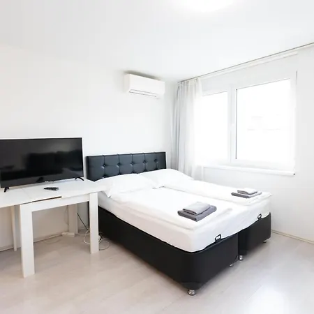 شقة 204 Paris 59m2 4-8 Pers Extr Bedroom كلاغنفورت